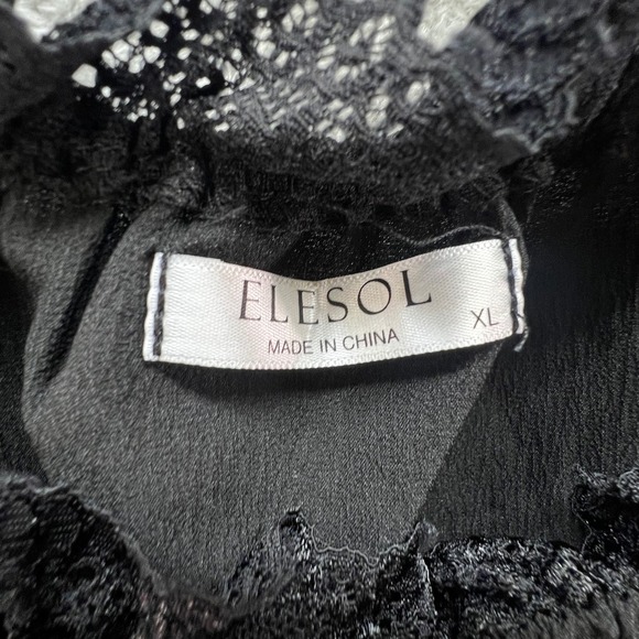 ELESOL Black Smocked Peplum Blouse XL Bell Sleeve Lace Trim Boho Renaissance - Picture 8 of 10